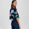 CAMISETA CORTA CON ESTAMPADO FLORAL
