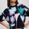 CAMISETA CORTA CON ESTAMPADO FLORAL
