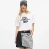 Camiseta corta con grafiti