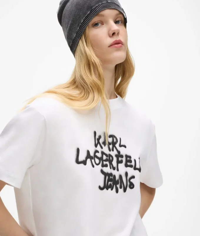 Camiseta corta con grafiti