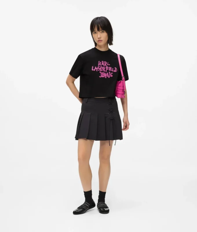 Camiseta corta con grafiti