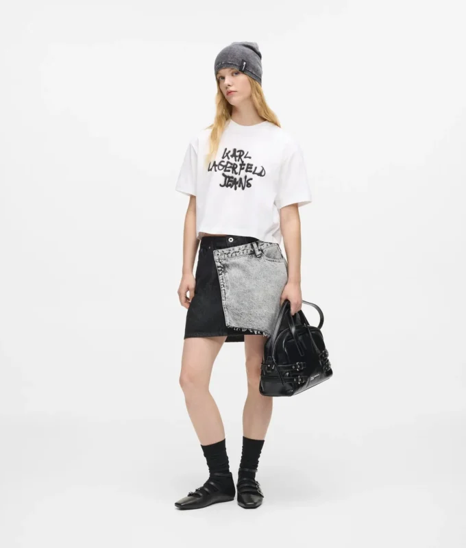 Camiseta corta con grafiti
