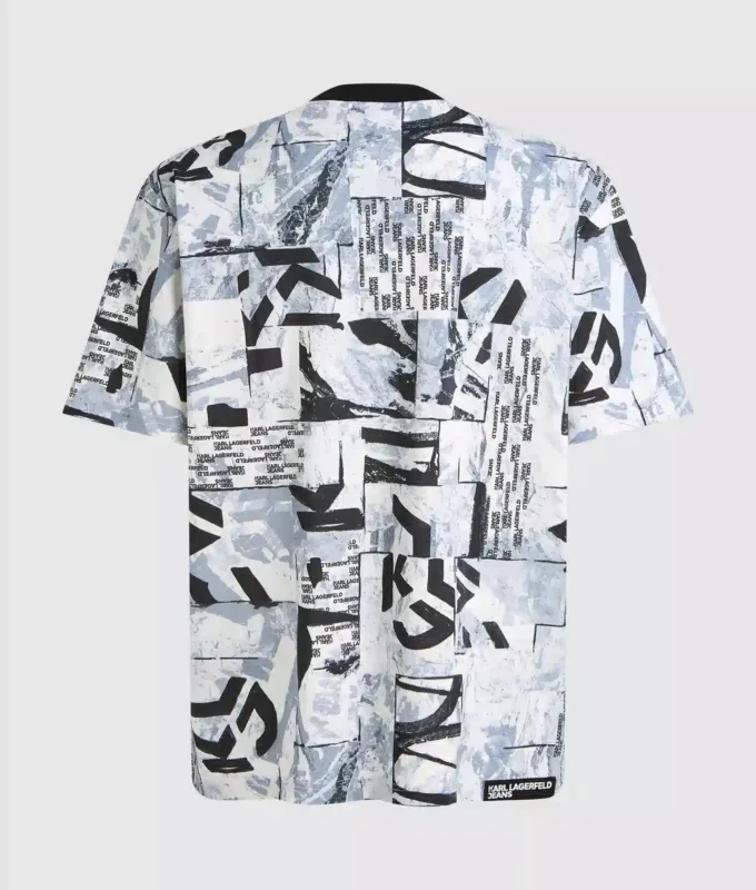 Camiseta holgada con monograma estampado en toda la prenda.