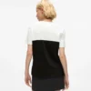 Camiseta monocromática emblemática