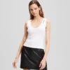 CAMISETA SIN MANGAS CON CUELLO EN V Y RIBETE