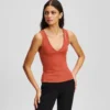CAMISETA SIN MANGAS CON CUELLO EN V Y RIBETE