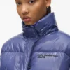 Chaqueta acolchada brillante y cuadrada