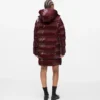 Chaqueta acolchada larga con acabado perlado