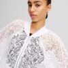 CHAQUETA BOMBER CON BORDADO DE ORQUÍDEAS