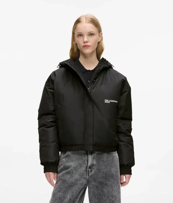 Chaqueta con capucha ligeramente acolchada