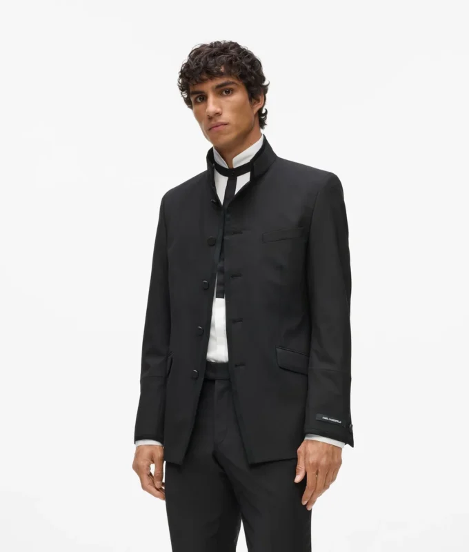 CHAQUETA CON CUELLO ALTO