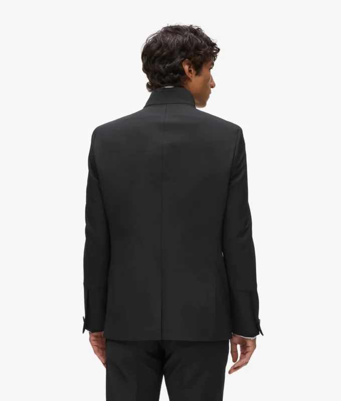 CHAQUETA CON CUELLO ALTO