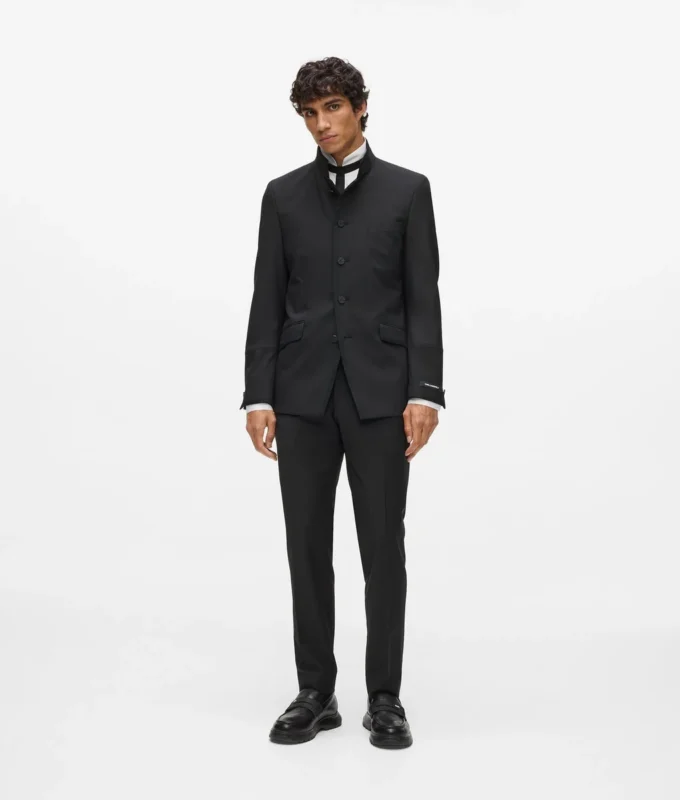 CHAQUETA CON CUELLO ALTO