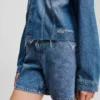 CHAQUETA DE JEANS RELAJADA CON FLECOS