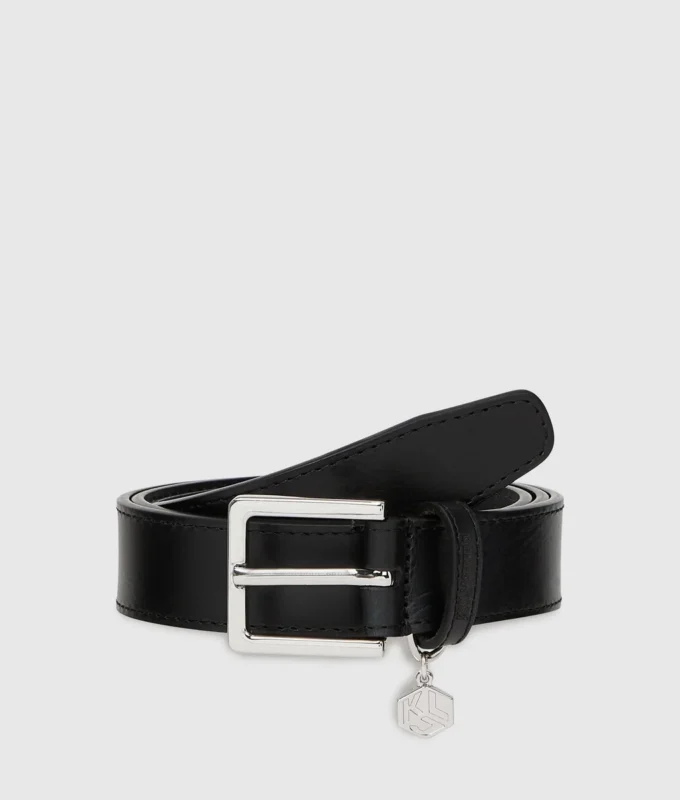 Cinturón con charm con logotipo