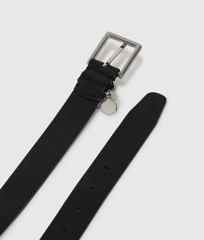 Cinturón con charm con logotipo