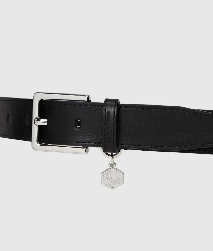 Cinturón con charm con logotipo