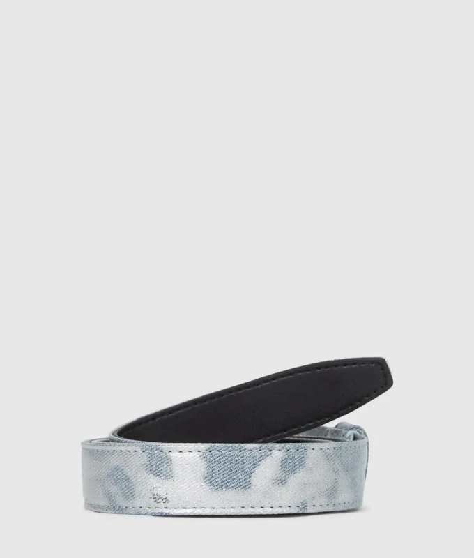 Cinturón de denim con logotipo K