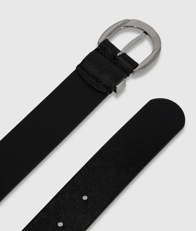 Cinturón de piel con hebilla redonda