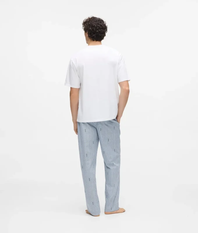 Conjunto de pijama a rayas