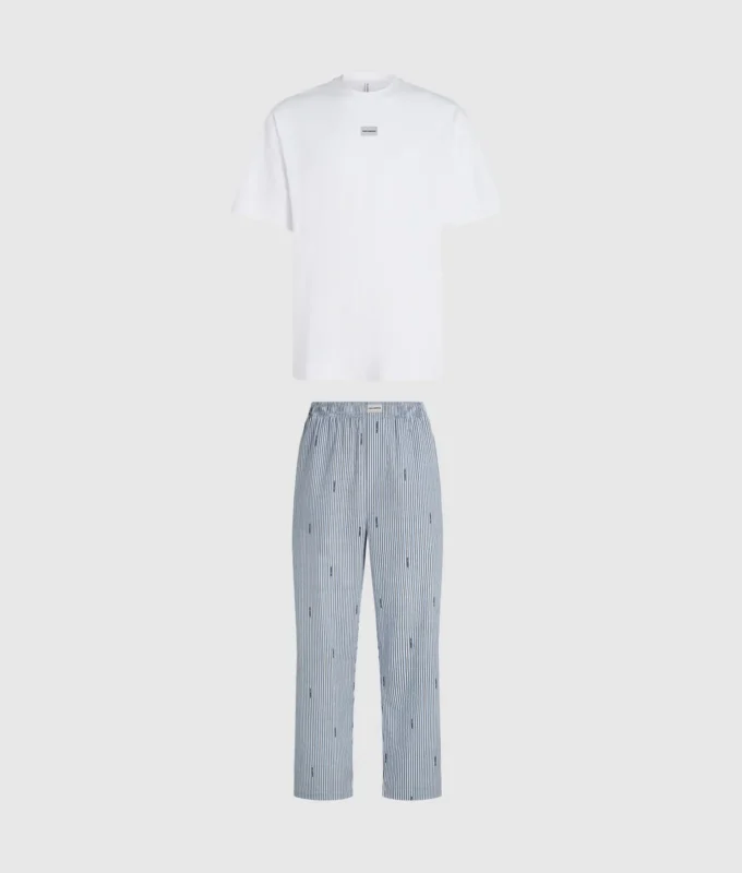 Conjunto de pijama a rayas