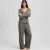 CONJUNTO DE PIJAMA ACANALADO CON LOGOTIPO