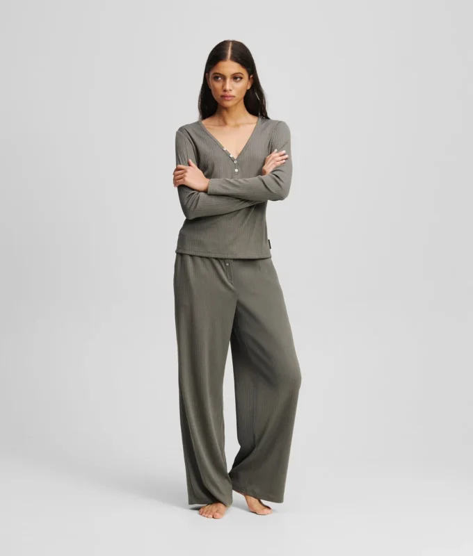CONJUNTO DE PIJAMA ACANALADO CON LOGOTIPO