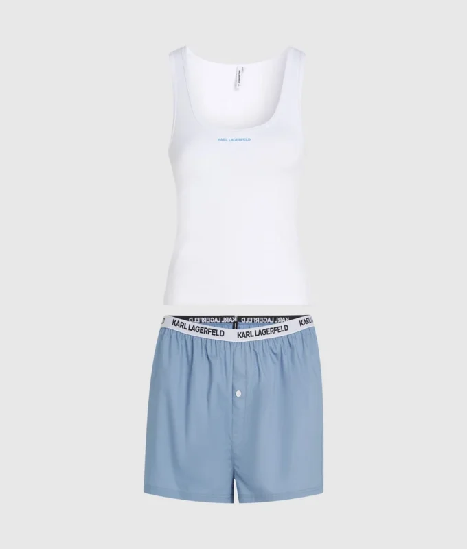 Conjunto de pijama con camiseta sin mangas y shorts.
