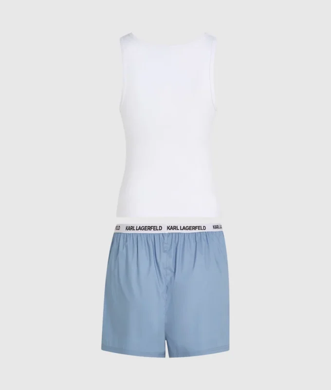Conjunto de pijama con camiseta sin mangas y shorts.