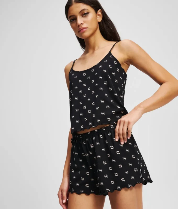 CONJUNTO DE PIJAMA CON ESTAMPADO INTEGRAL IKON