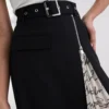 FALDA CON DETALLE DE PLISADOS