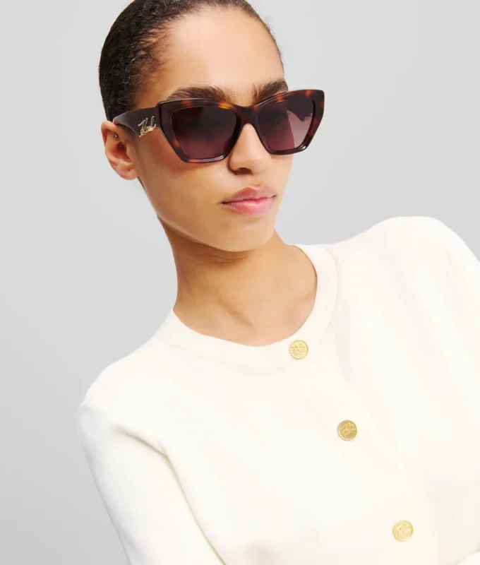 GAFAS DE SOL CON DETALLES RECORTADOS