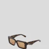 GAFAS DE SOL CON DETALLES RECORTADOS