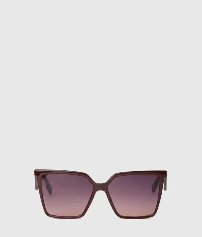 Gafas de sol geométricas y estilizadas