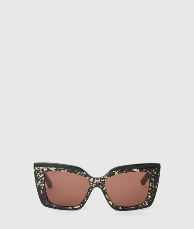 Gafas de sol gruesas con logotipo