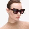 Gafas de sol gruesas con logotipo