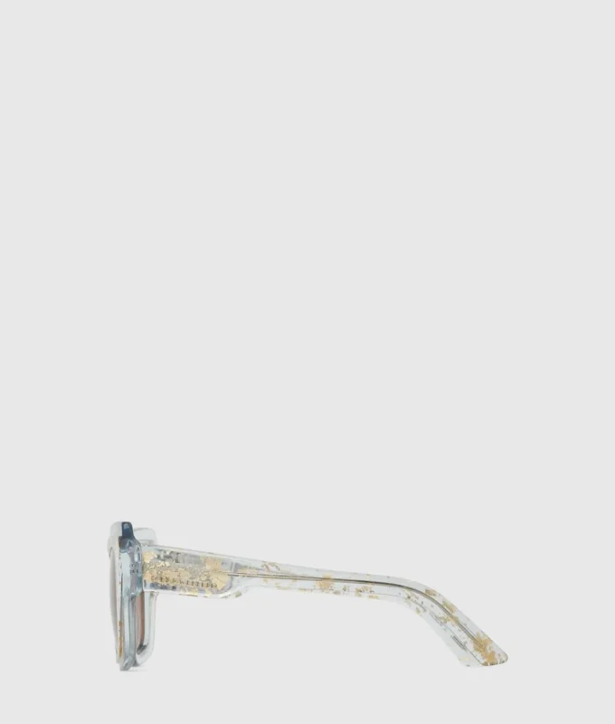 Gafas de sol gruesas con logotipo
