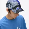 Gorra con estampado de graffiti