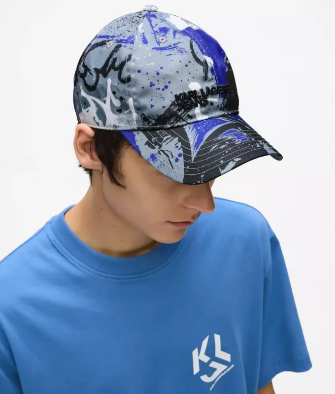 Gorra con estampado de graffiti