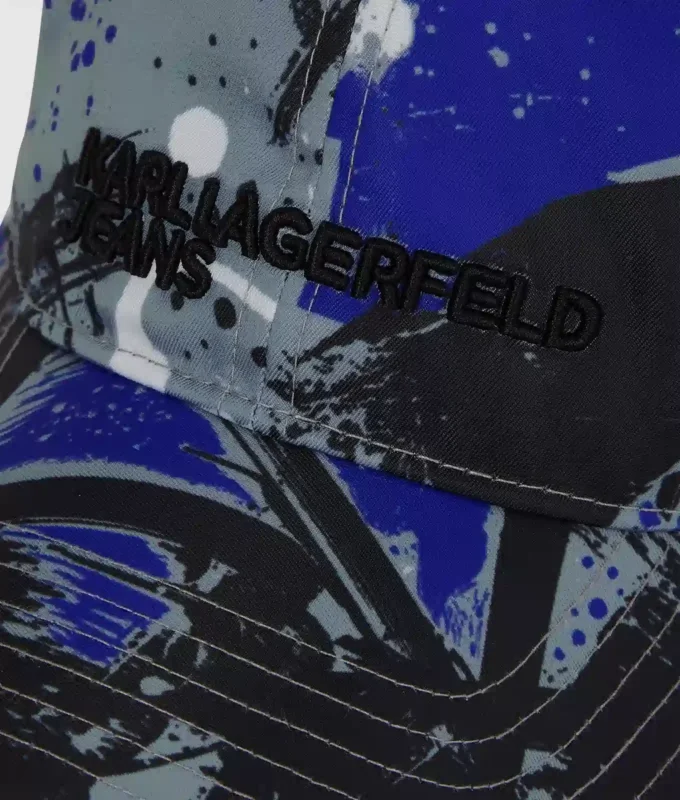 Gorra con estampado de graffiti