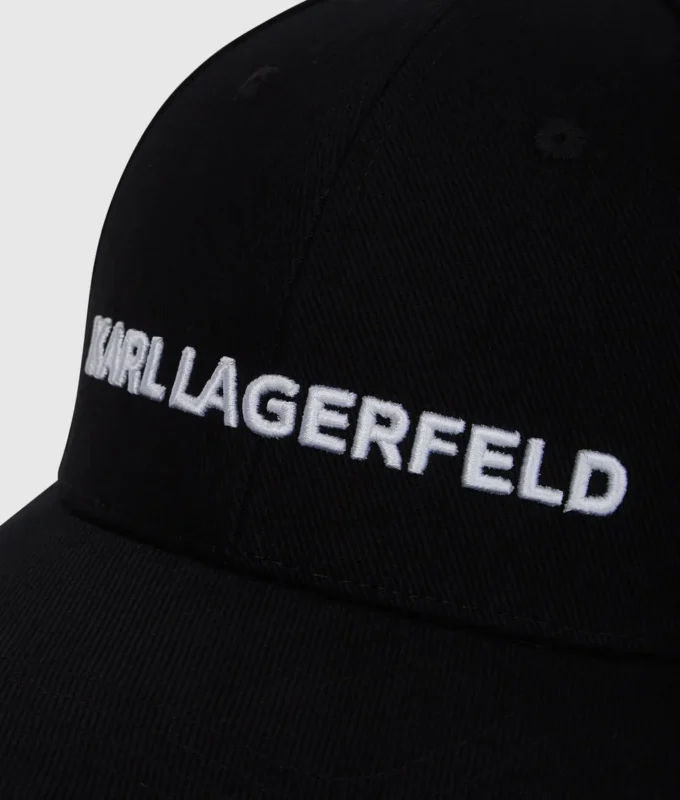 Gorra con logotipo bordado