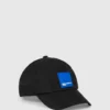 Gorra con logotipo en forma de caja