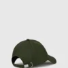 Gorra con logotipo en forma de caja