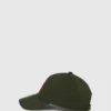 Gorra con logotipo en forma de caja
