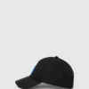 Gorra con logotipo en forma de caja