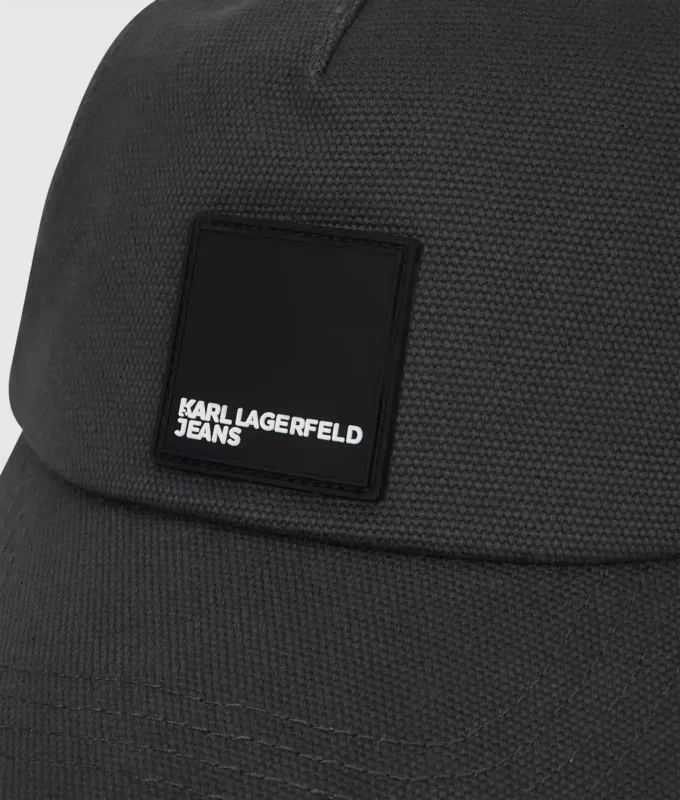 Gorra con parche con logotipo