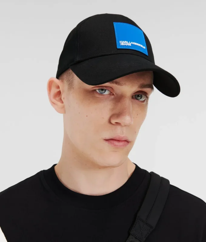 Gorra con parche con logotipo