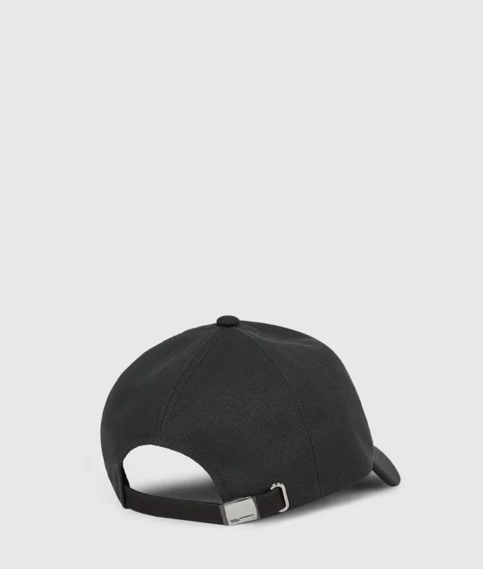 Gorra con parche con logotipo