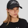 GORRA CON TACHUELAS K/SIGNATURE
