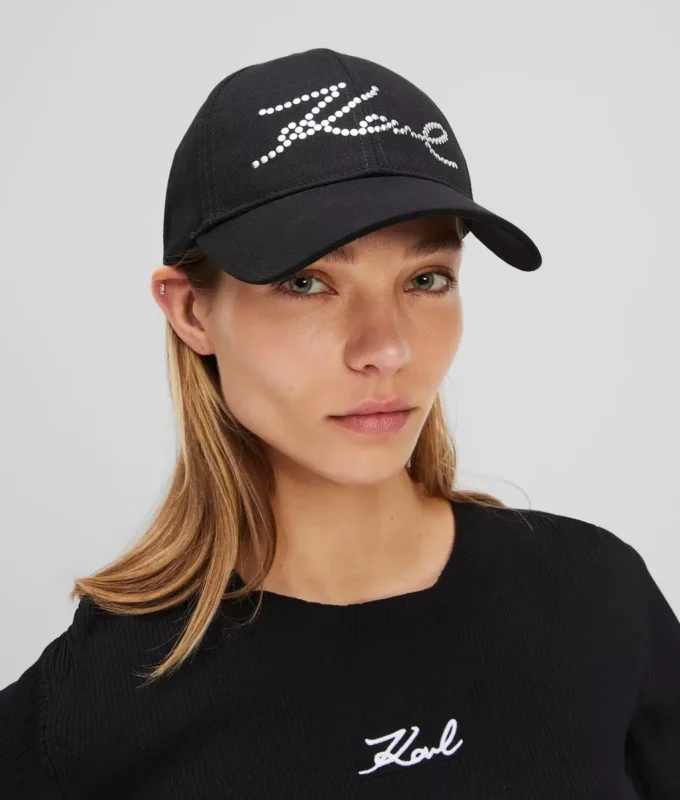 GORRA CON TACHUELAS K/SIGNATURE